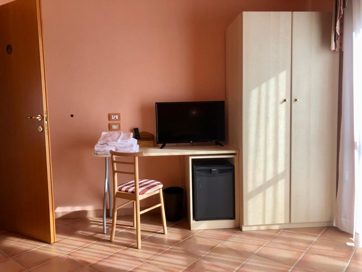 Hotel Di Rocco Loreto Aprutino Dış mekan fotoğraf