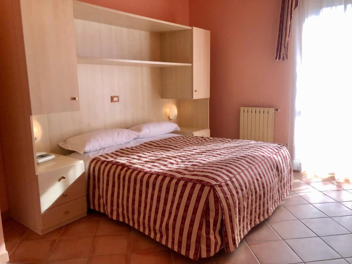 Hotel Di Rocco Loreto Aprutino Dış mekan fotoğraf